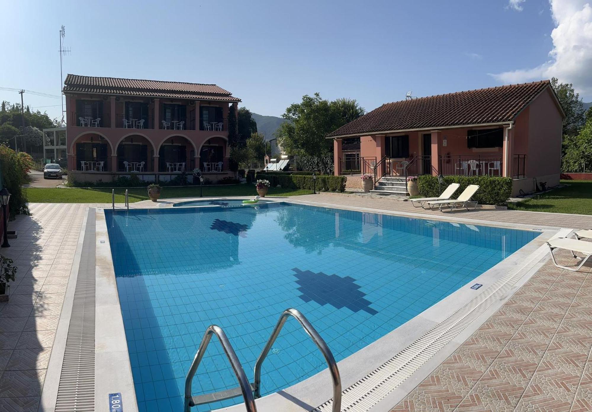 Gregory-Vassilis Apartments Dassia  Buitenkant foto