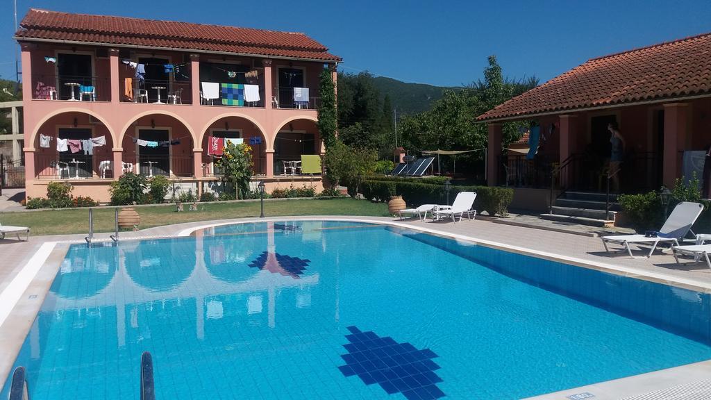 Gregory-Vassilis Apartments Dassia  Buitenkant foto